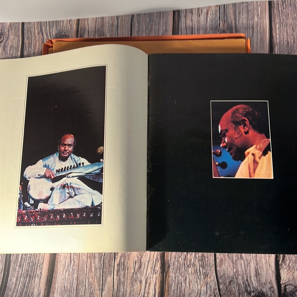 Here’s a description for *The Concert for Bangladesh* vinyl record 1971 - Picture 2 of 3